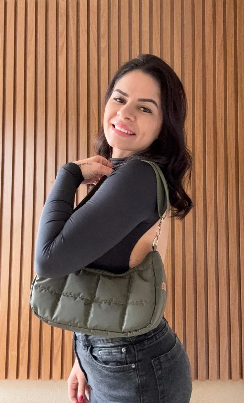 Bolsa verde em uso